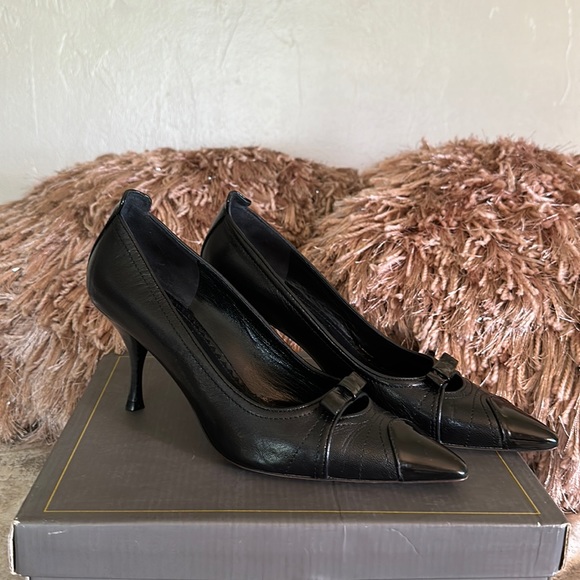 Vintage Via Spiga Black pumps. Leather with patent leathers accents. - Picture 1 of 10